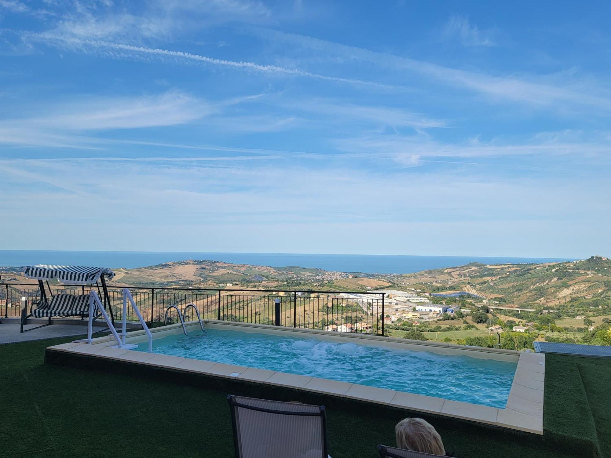 La Terrazza Motta Bed & Breakfast Atri Exterior photo