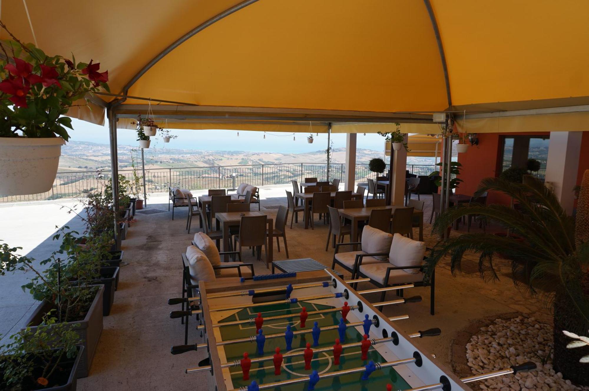 La Terrazza Motta Bed & Breakfast Atri Exterior photo