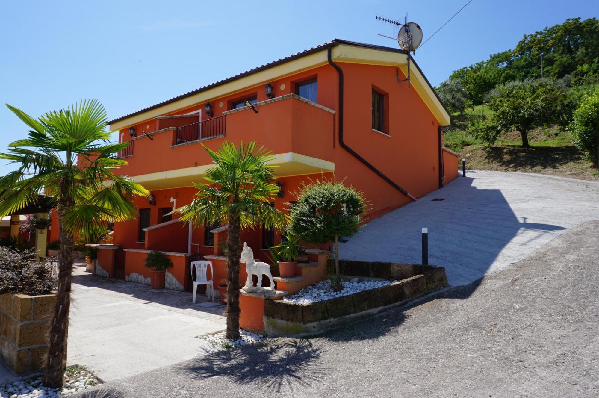 La Terrazza Motta Bed & Breakfast Atri Exterior photo